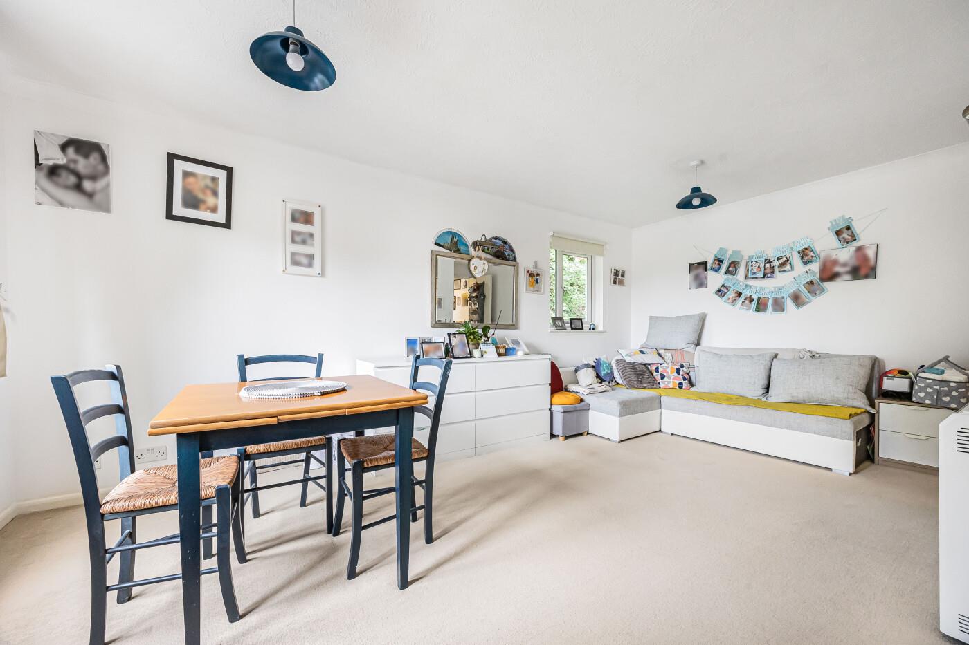 1 bed property in Tilebarn Close, Henley-On-Thames